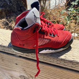 Jordan 5 red toro